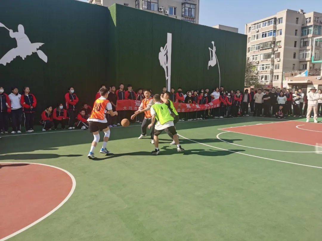 电竞赛场再起风云：东海青龙队险胜陇右火狐队，赛场气氛火爆豪门底蕴再次显现的简单介绍