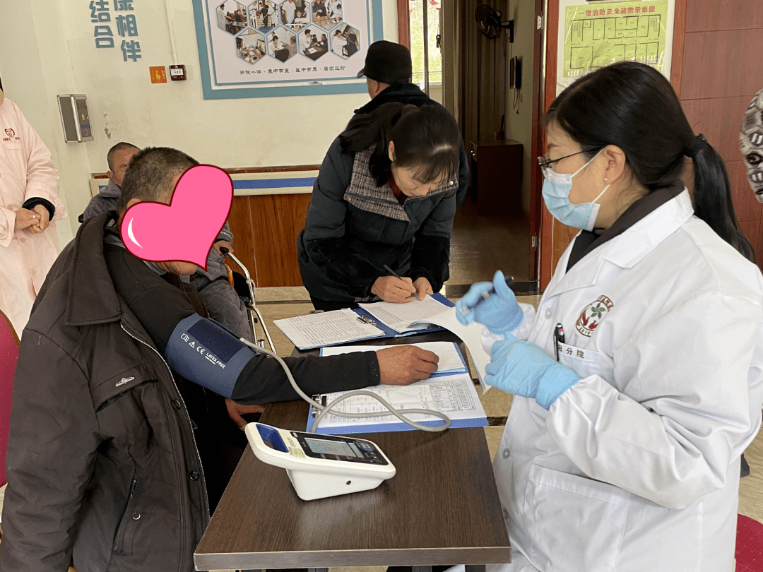 国际比赛日体能课后，里昂止住颓势备战意甲，底气十足，医务组通报恢复的简单介绍